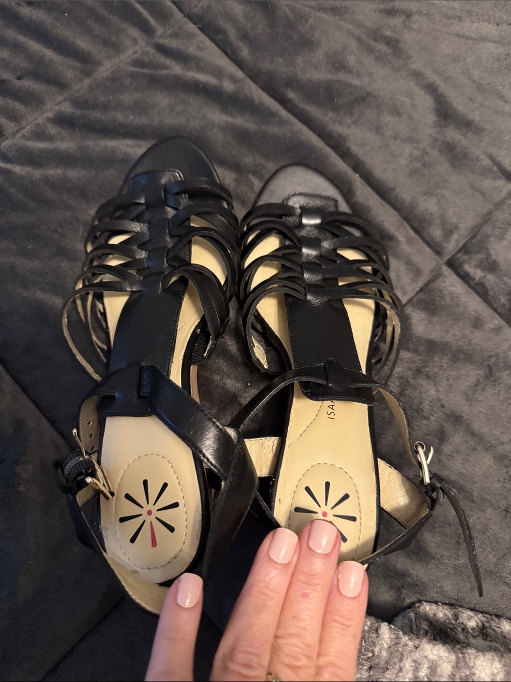 Isaac Mizrahi Black Strappy Leather Sandals👙